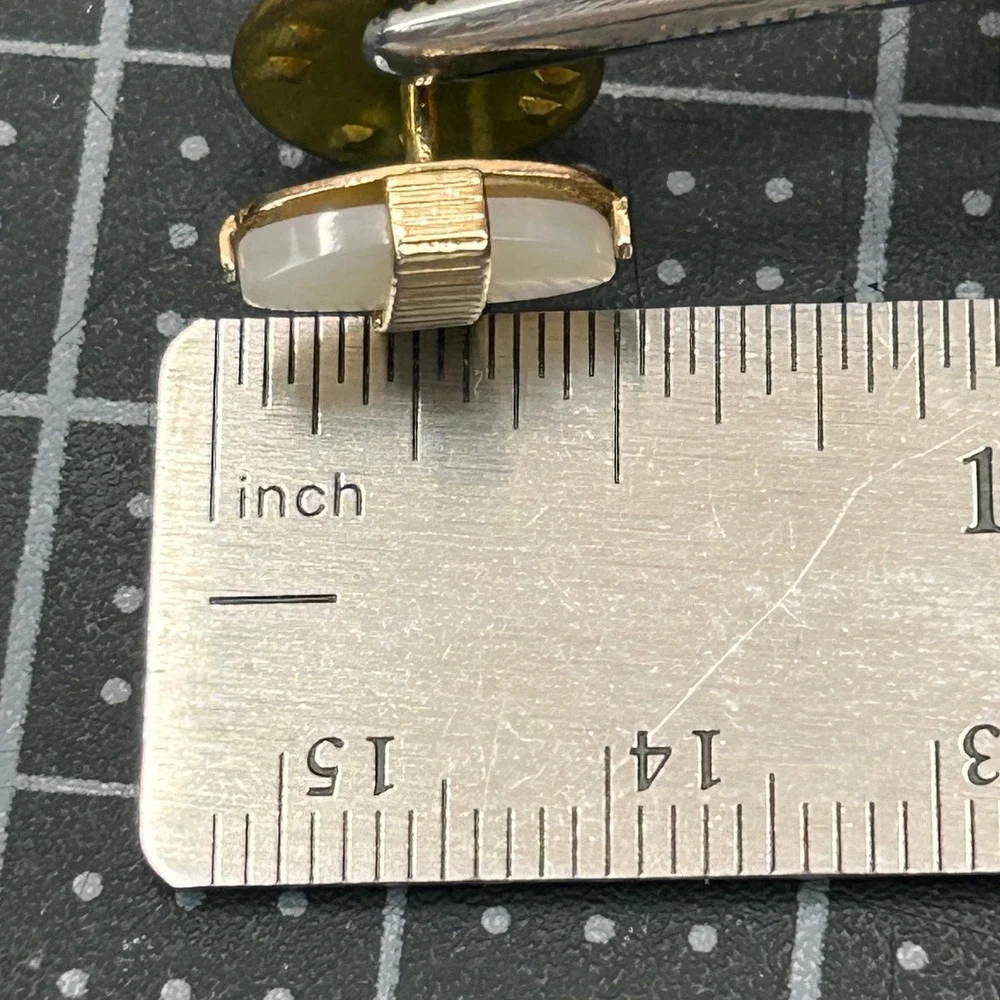 Swank Vintage Gold Tone Mother of Pearl‎ Oval Tie Tack Lapel Pin Ribbed Detail